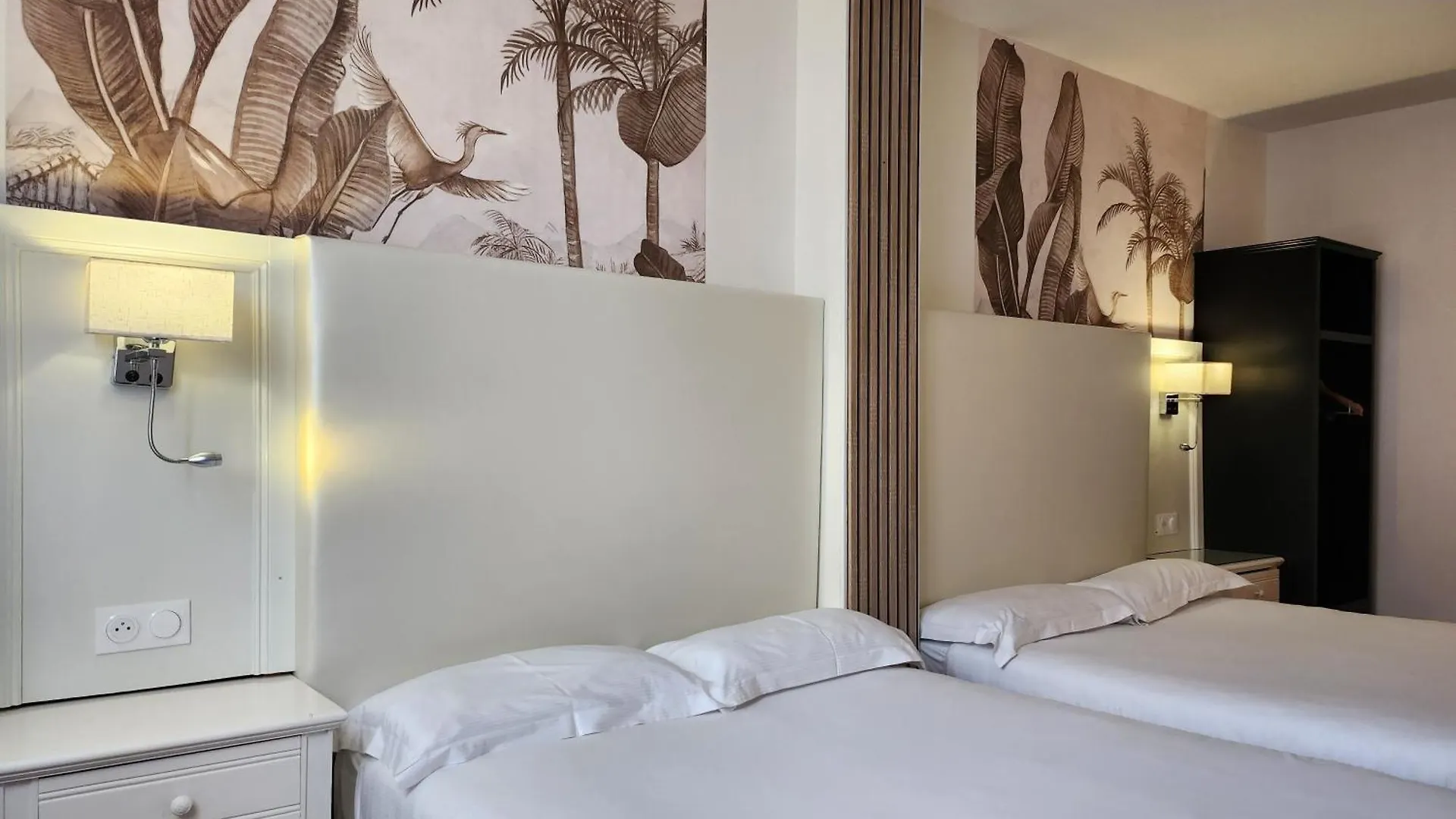 ***  Hotel Royal Paris Ivry 프랑스